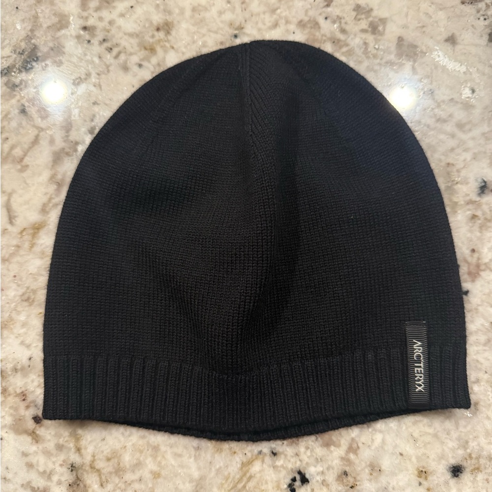 *GENTLY WORN/LIKE NEW* Men's Arc'teryx Black Beanie
